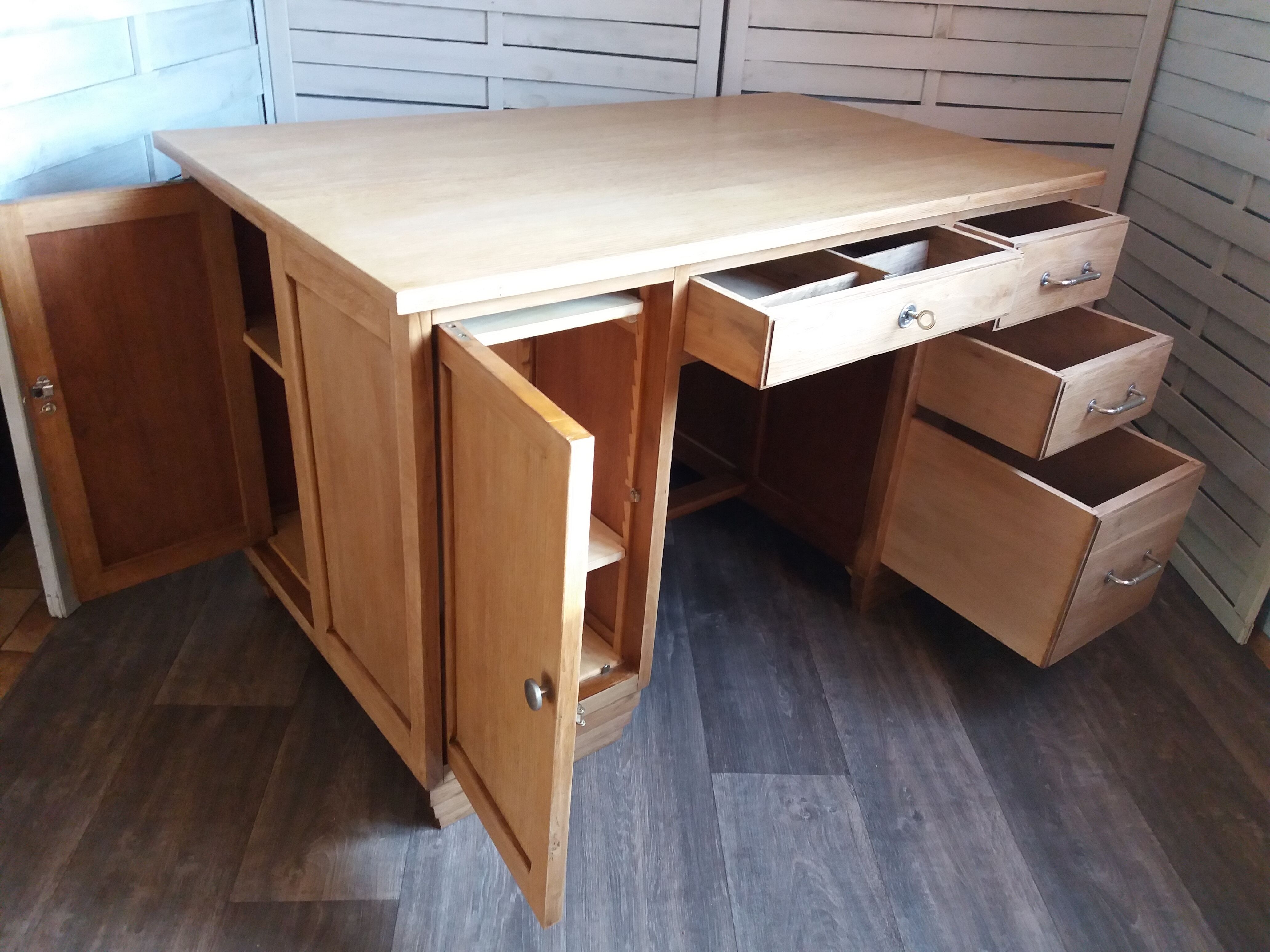 Bureau de métier des années 50