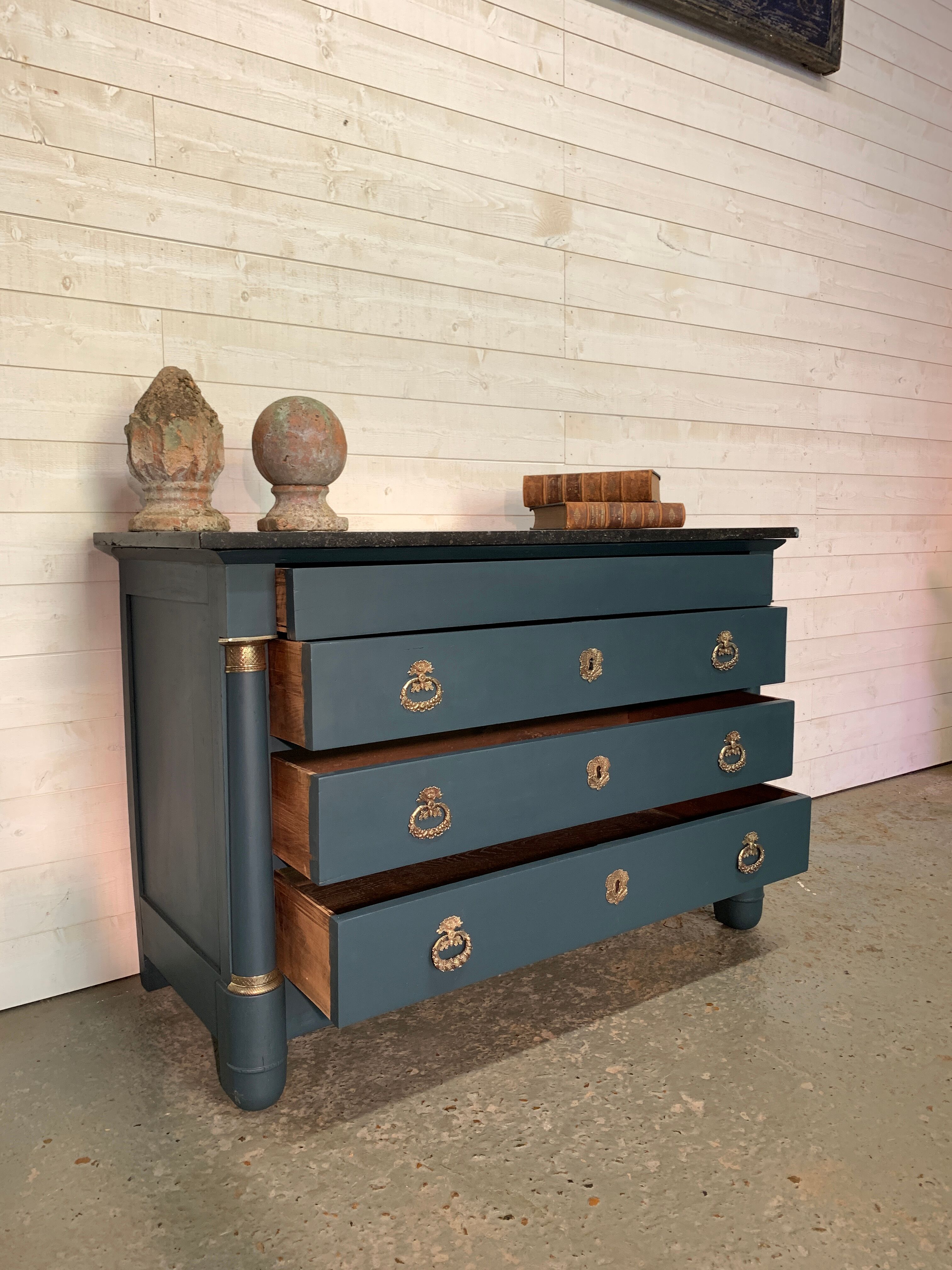 Empire dresser