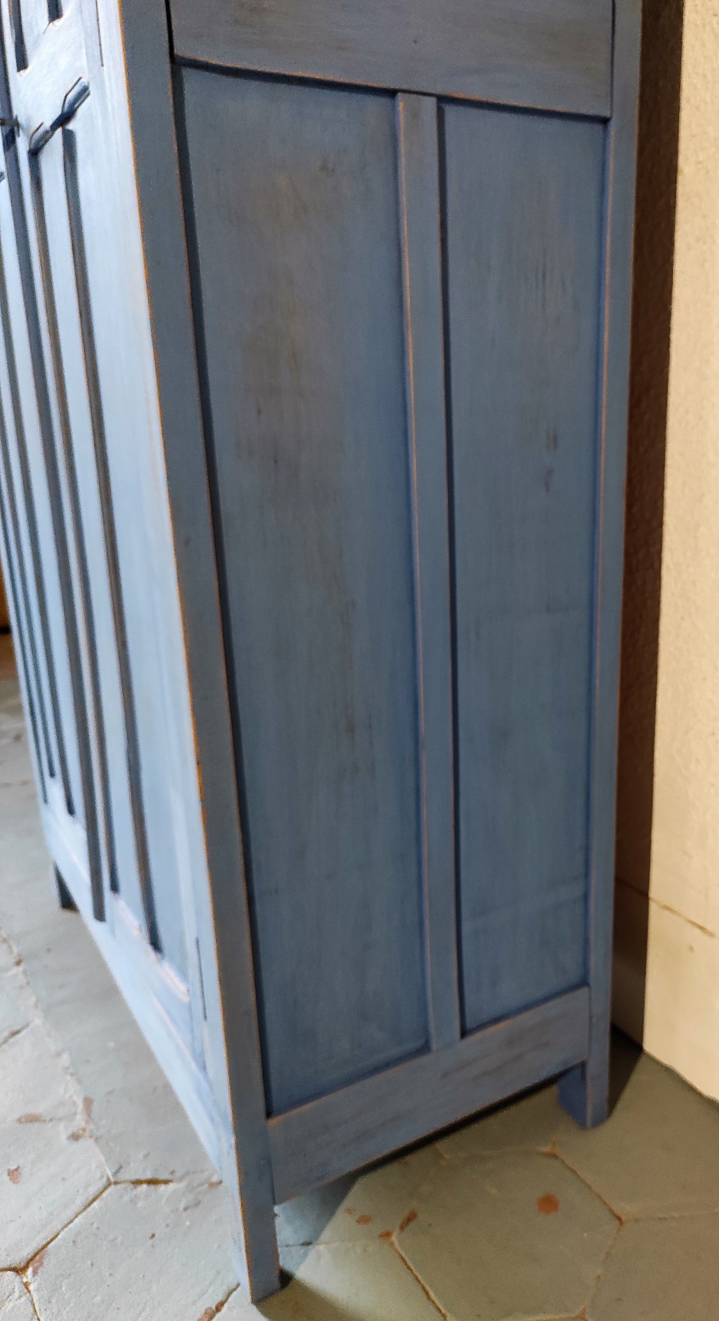 Armoire parisienne