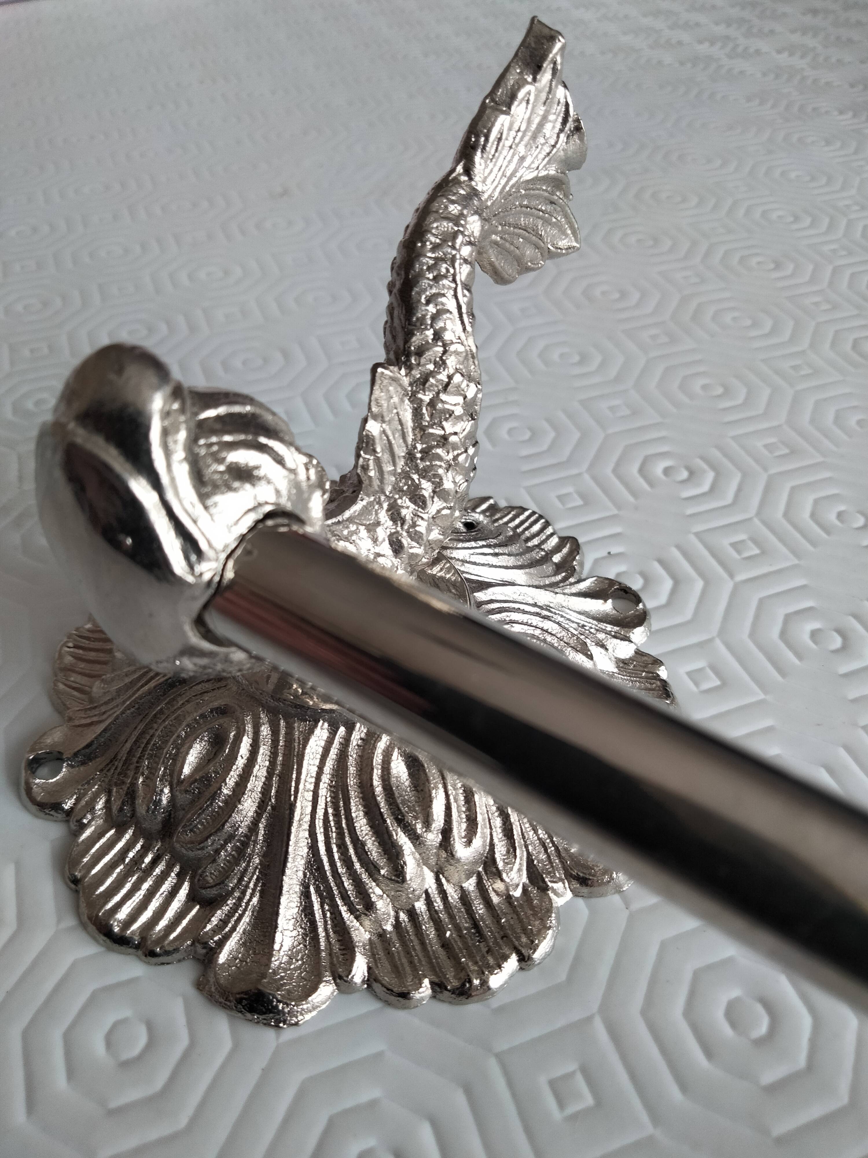 towel rack old fish head