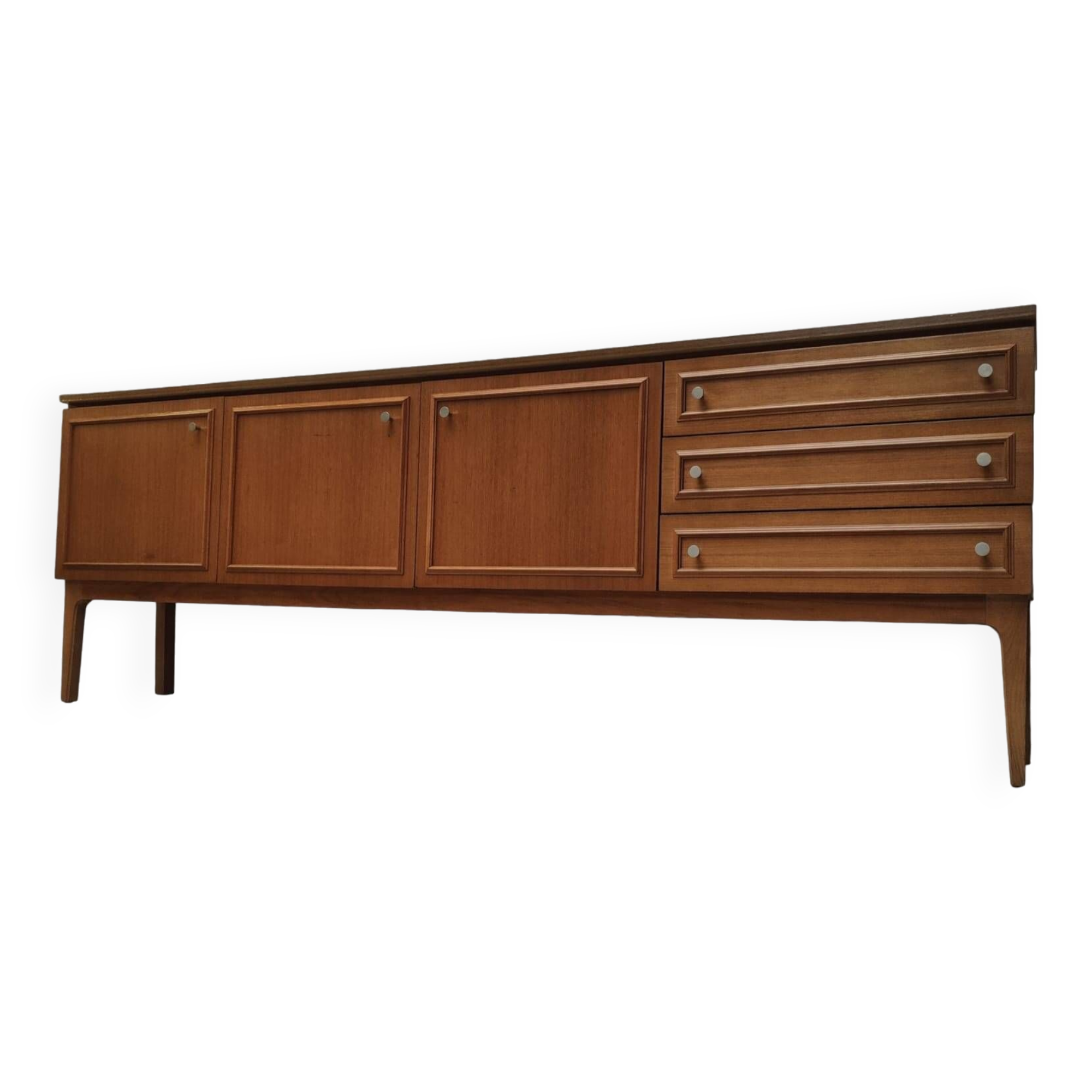 Buffet du milieu du siècle