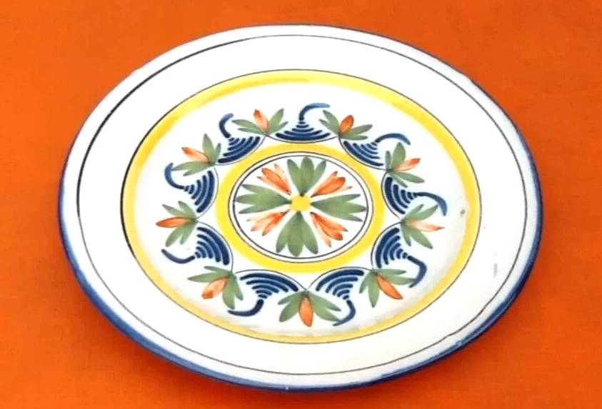 Assiette XIXème Lunéville faïence polychrome à décor floral