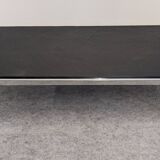 Table basse moderniste italienne en métal chromé et ardoise vers 1970