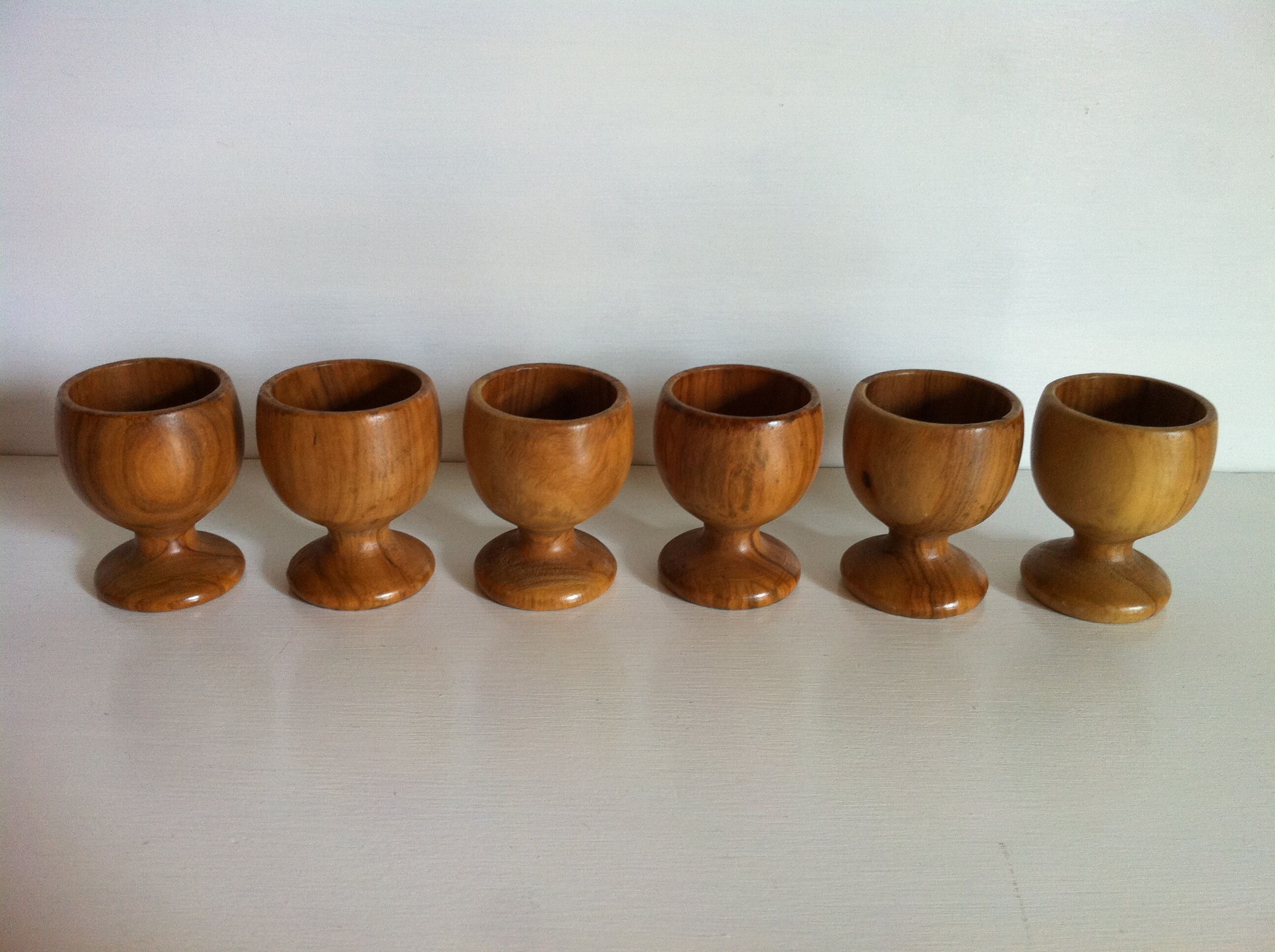 Ensemble de coquetiers vintages en bois