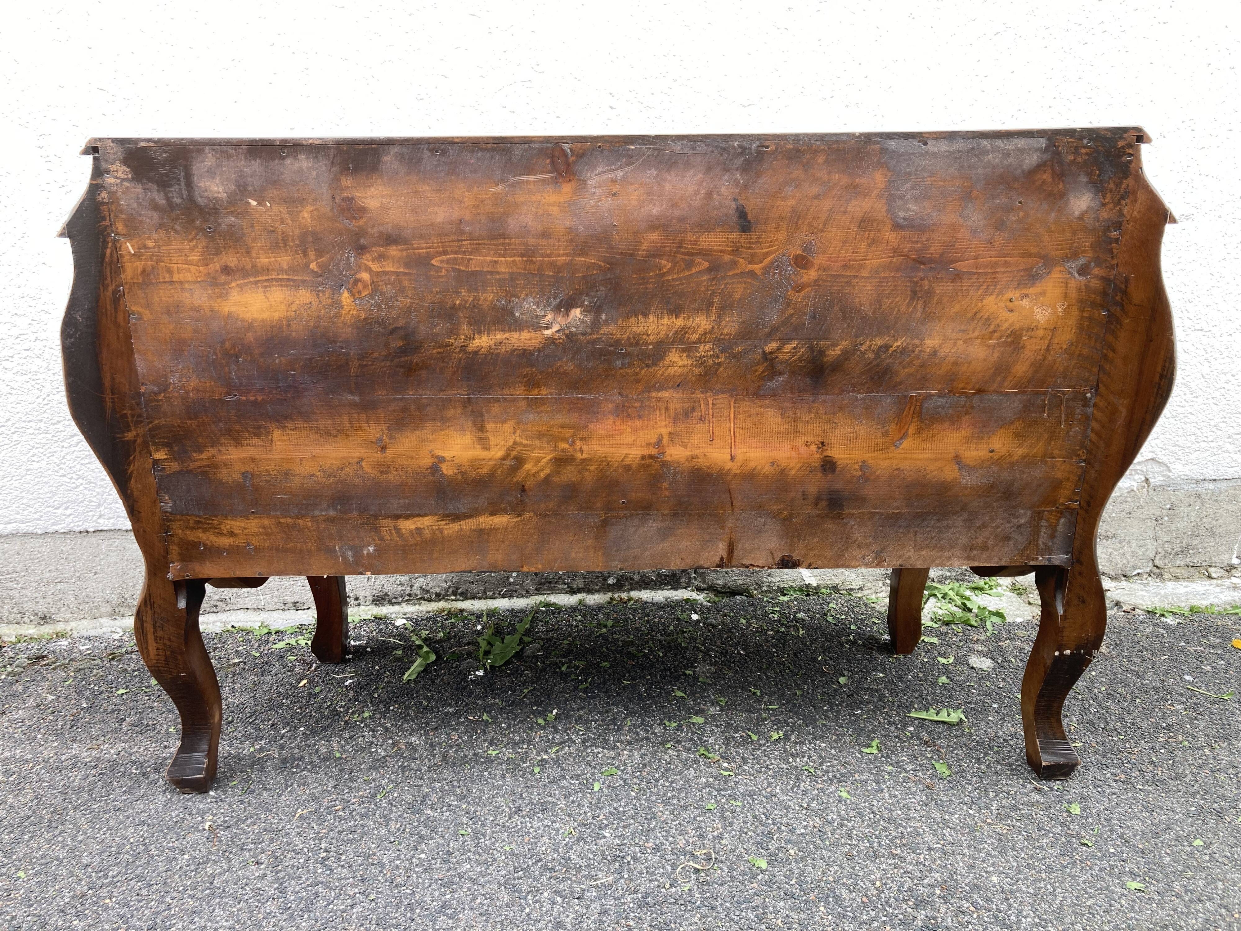 Louis XV style chest of drawers with four drawers