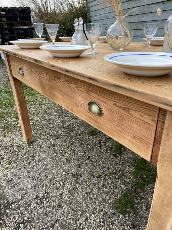 Table ancienne en pin massif – esprit table de ferme au style rustique