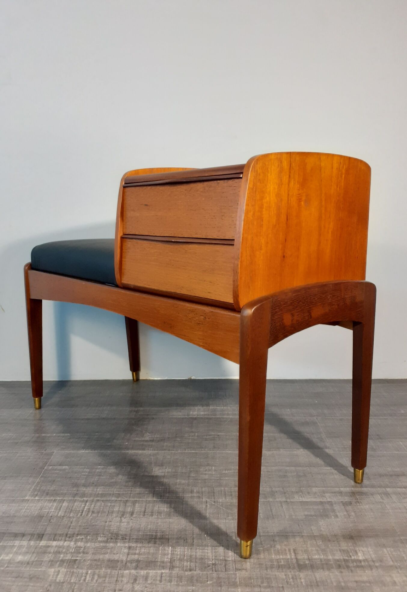 Bench phone 2 drawers in teck and black leather 1970