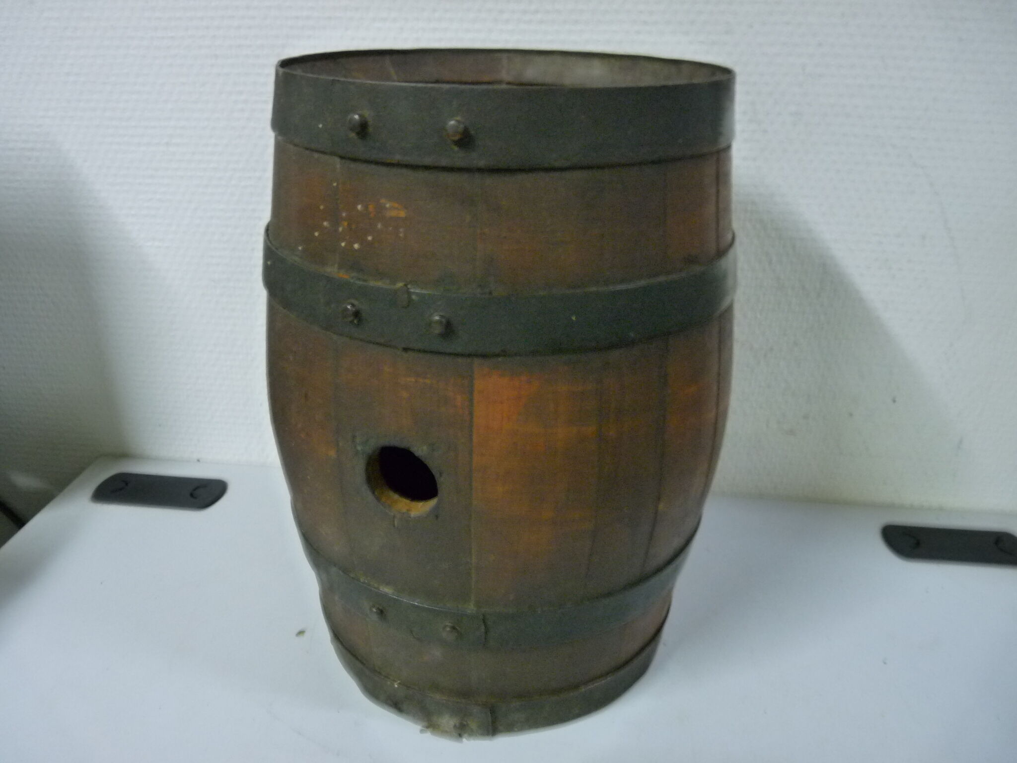 Ancien tonneau en bois et fer vin