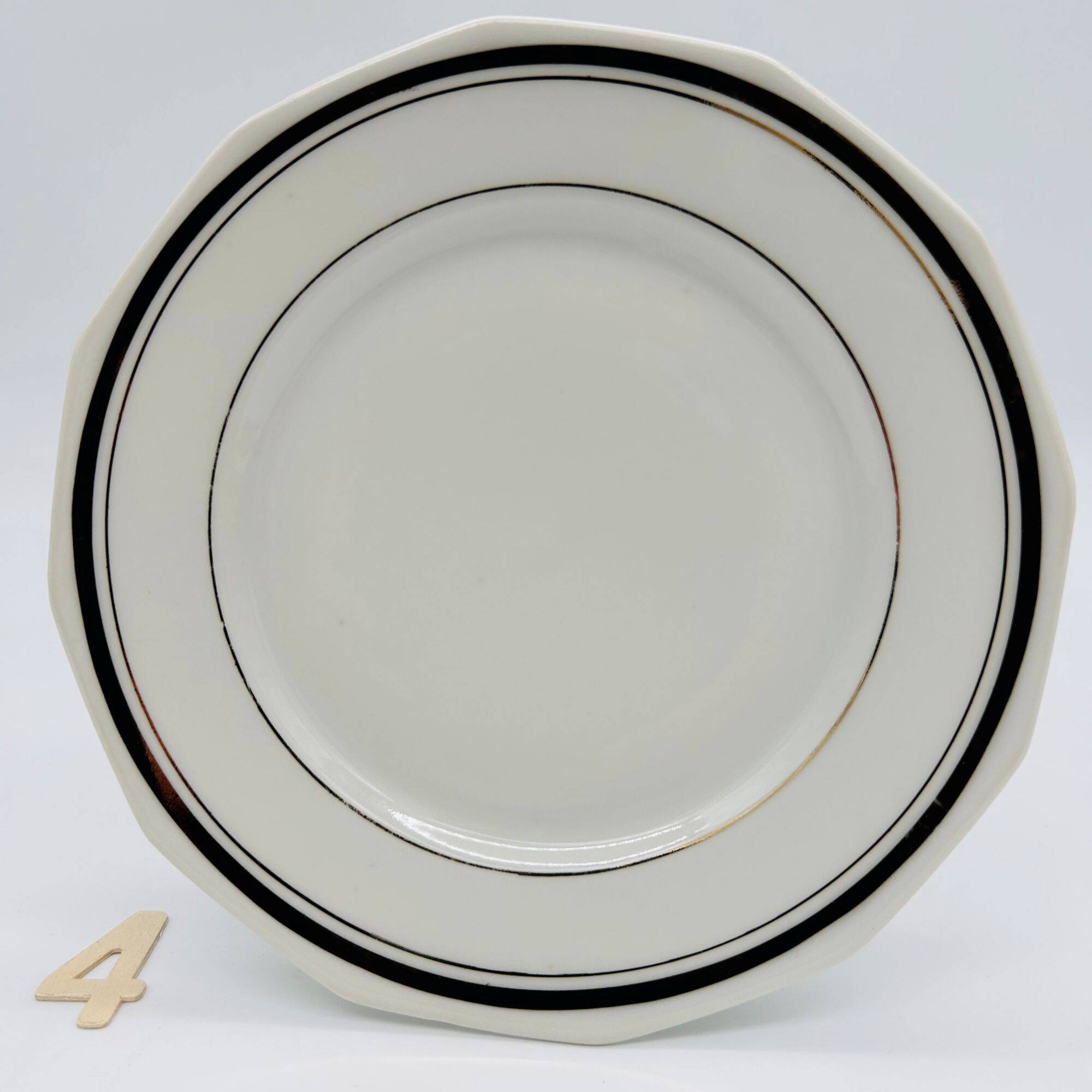6 dessert plates and the serving dish, Philippon & Bruchet.