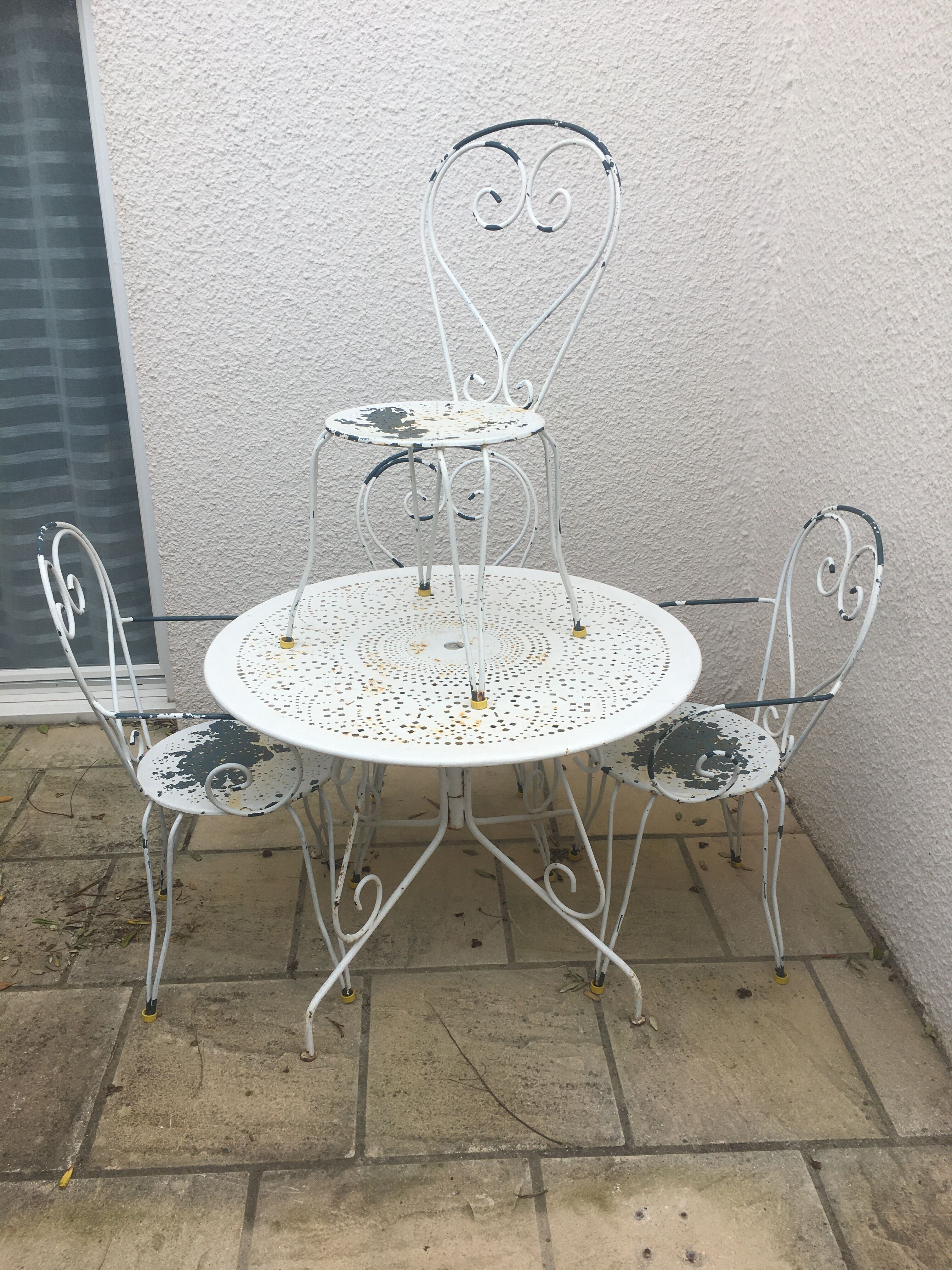 Wrought iron garden lounge