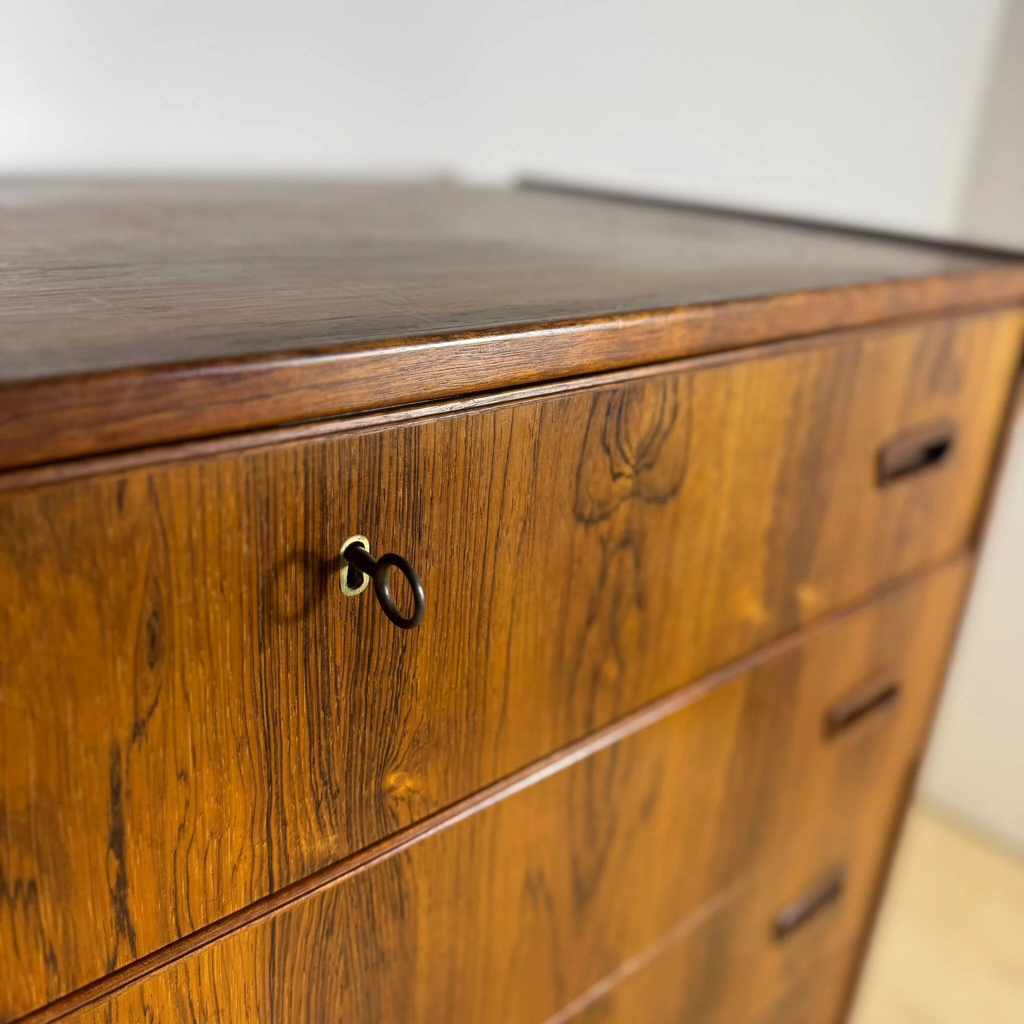 Danish rosewood chest of drawers from the 1960s – 5 drawers