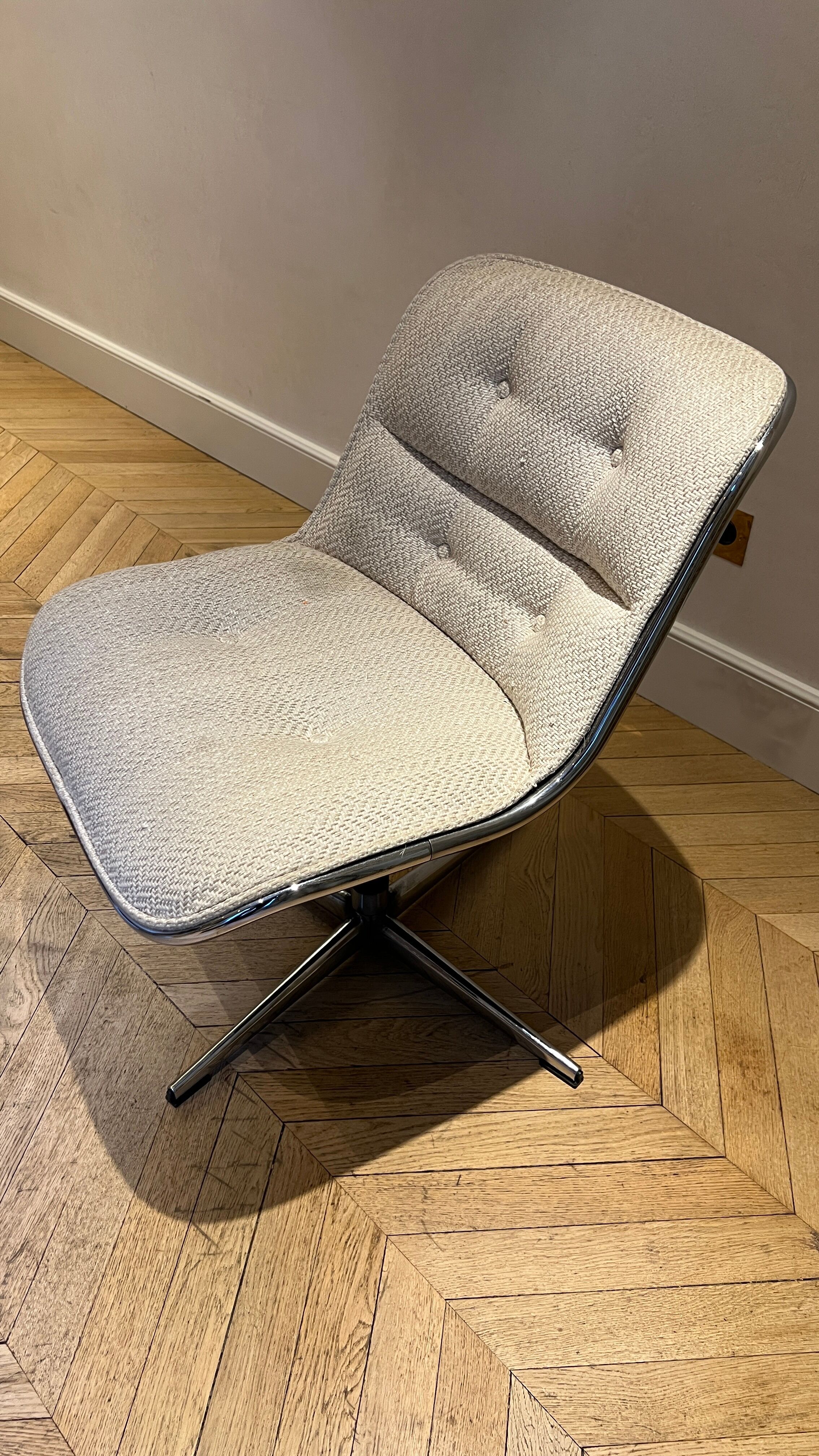 Armchair by Chales Pollock, Knoll edition