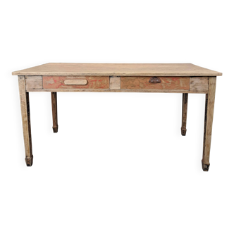 FARMHOUSE TABLE