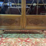 Library - English marquetry display case "Maple & Compagnie Londres"