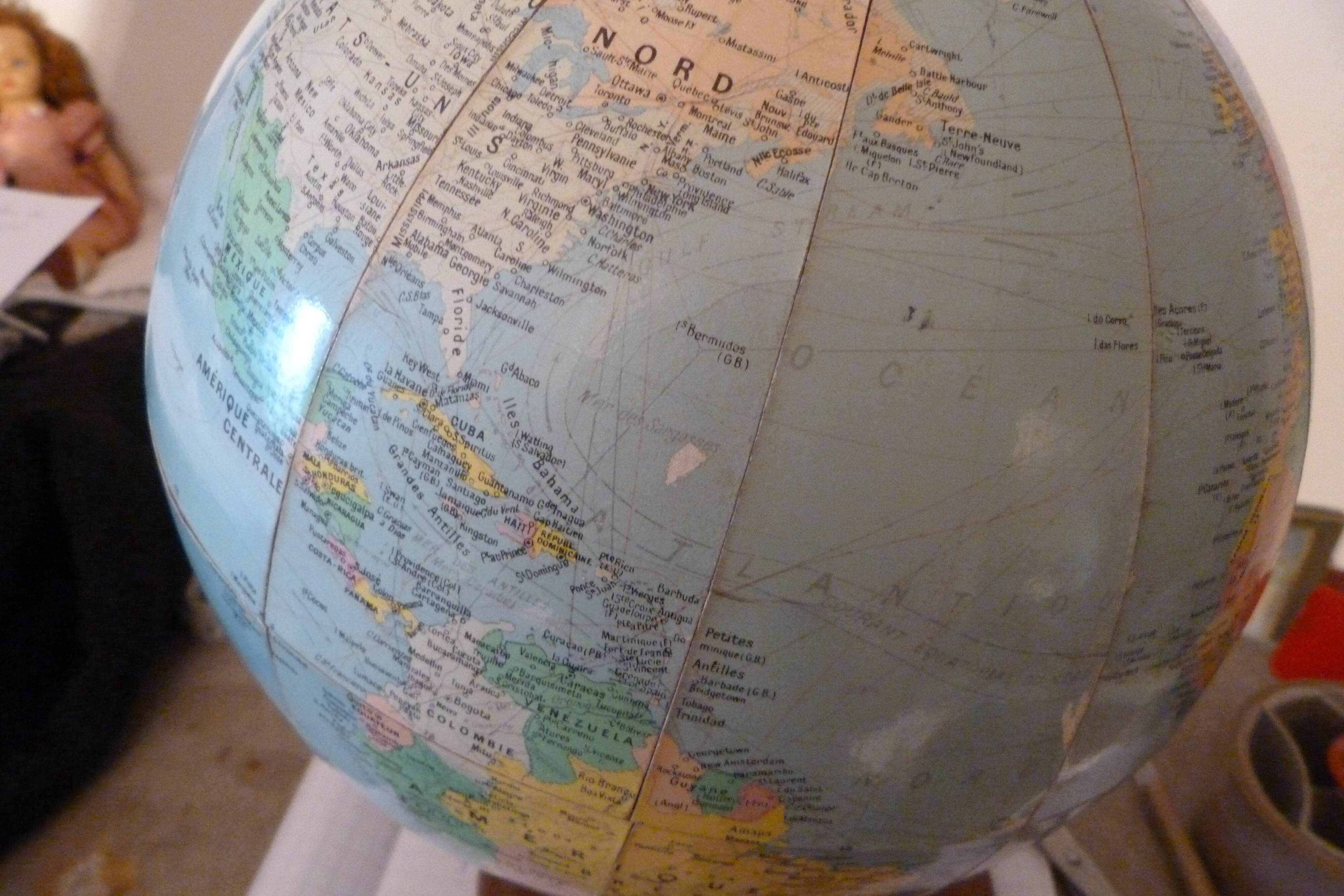 Globe Land Girard and Barrère wood base