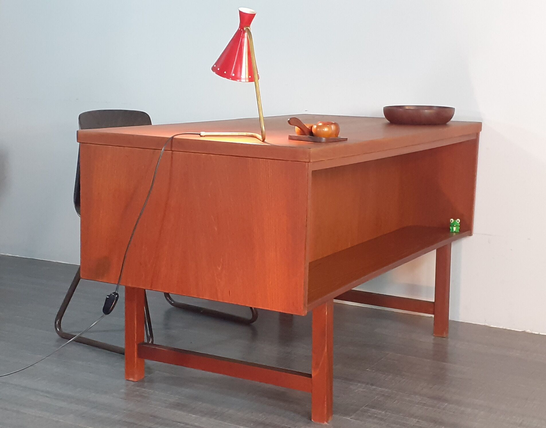 Small danish vintage desk in 1960s teck