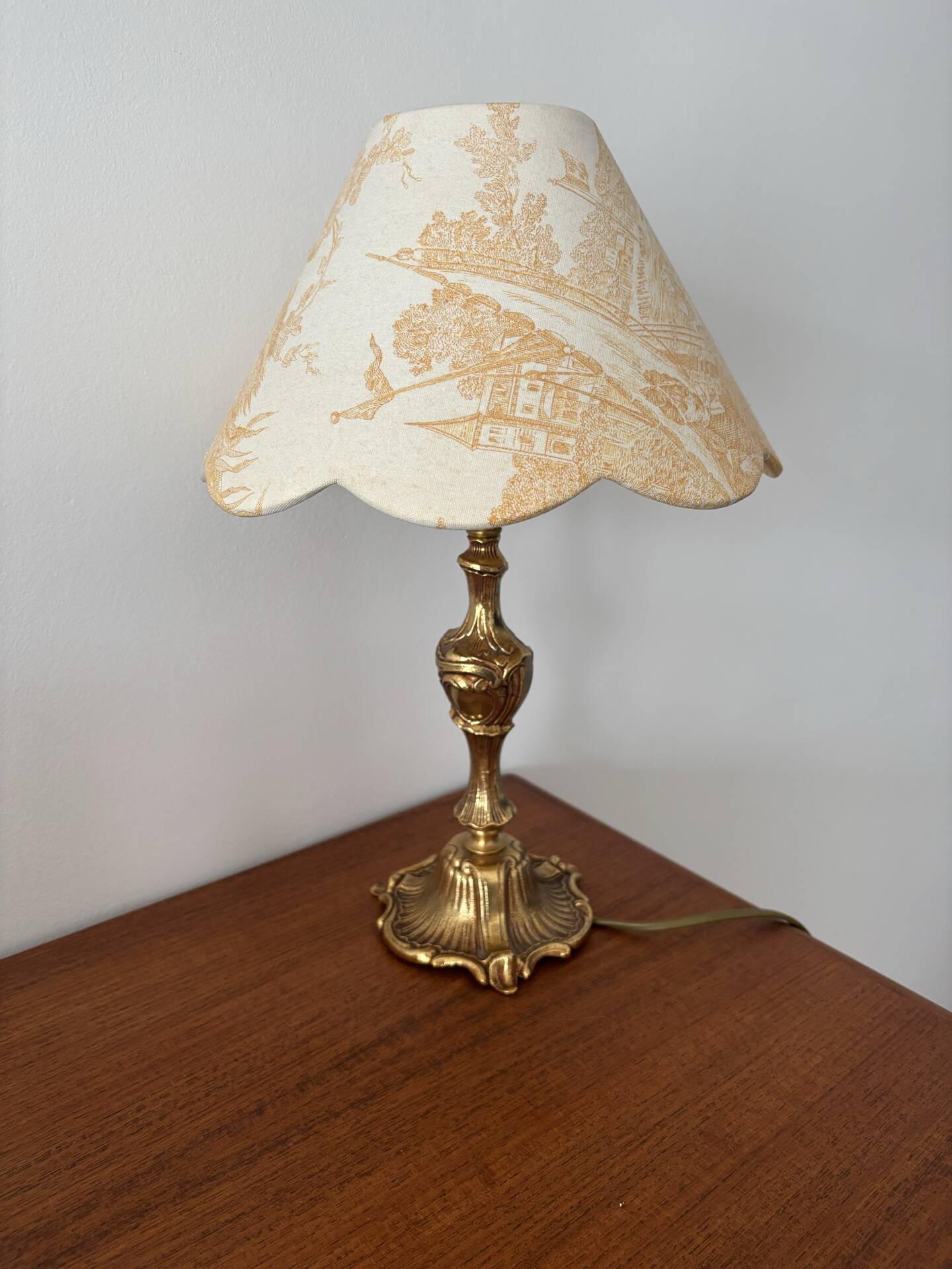 Antique brass lamp - bronze lampshade with toile de Jouy – Vintage lamp