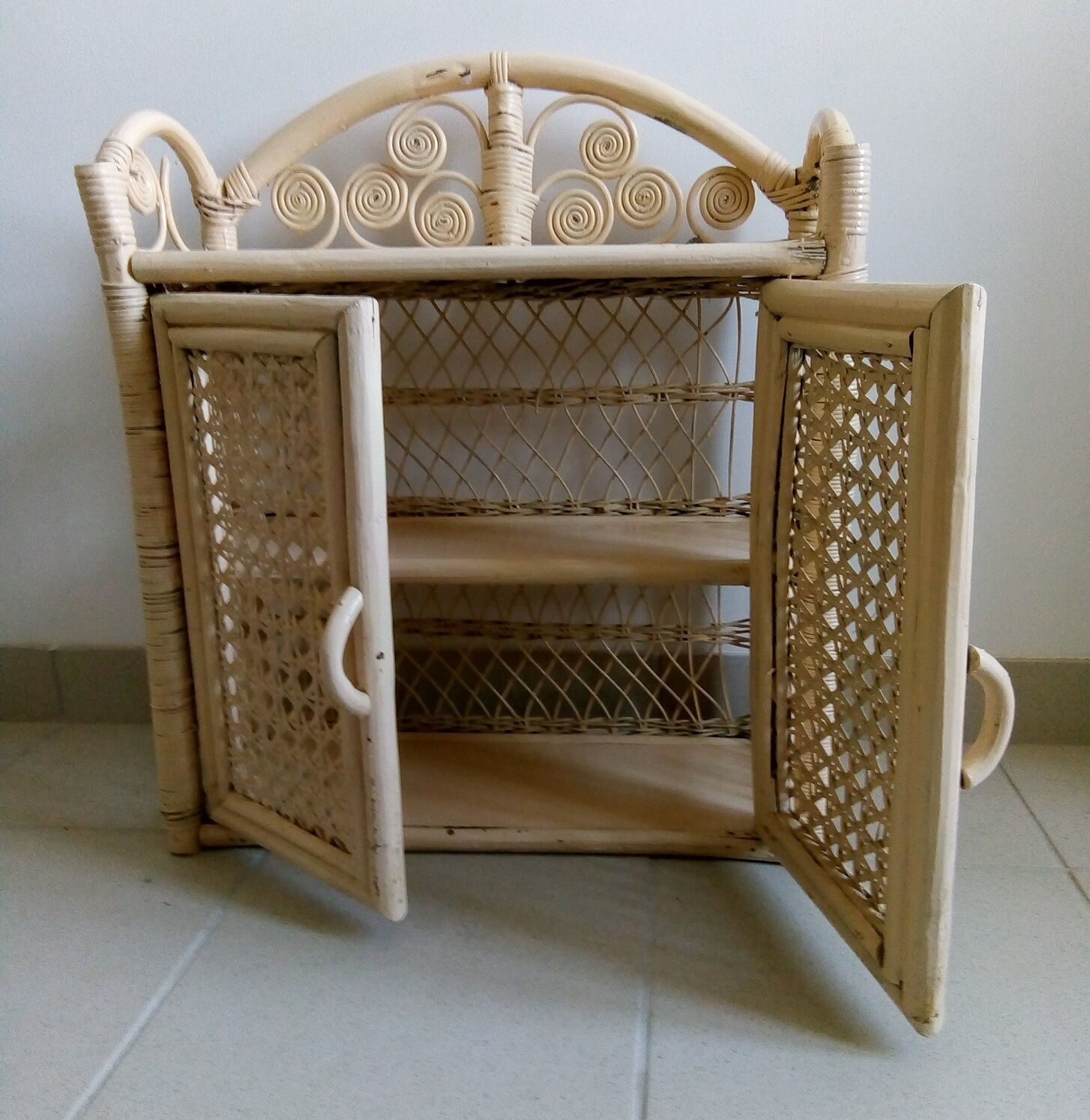 Rattan shelf bamboo 2 doors