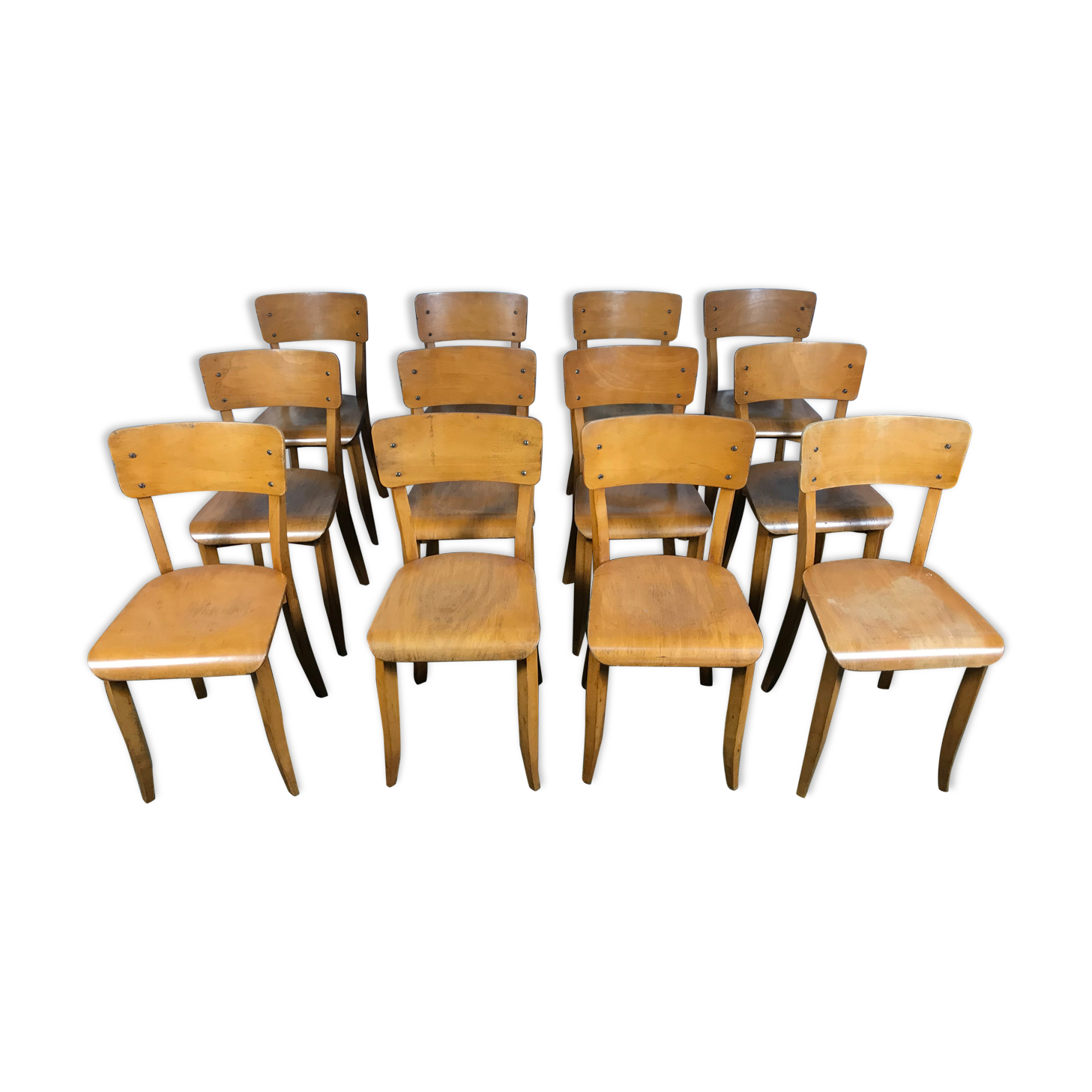 Suite de 12 chaises bistrot année 1950