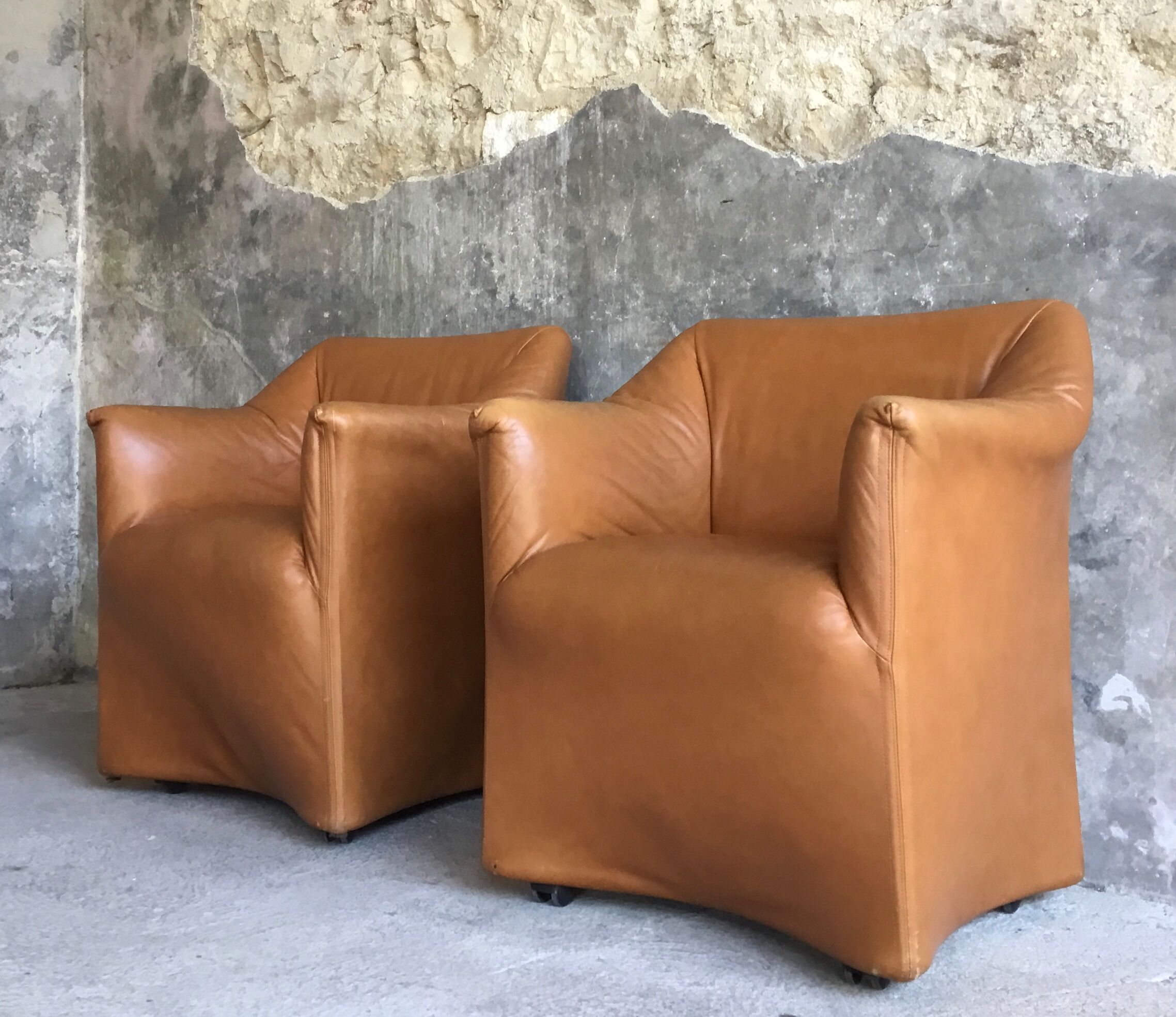 Pair of convertible armchairs in cognac leather - vintage 1970