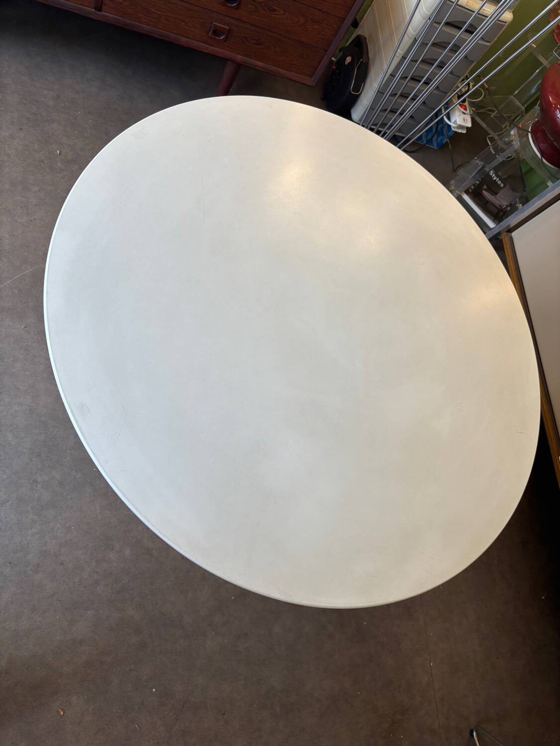 Round table set with 4 chairs E. Saarinen