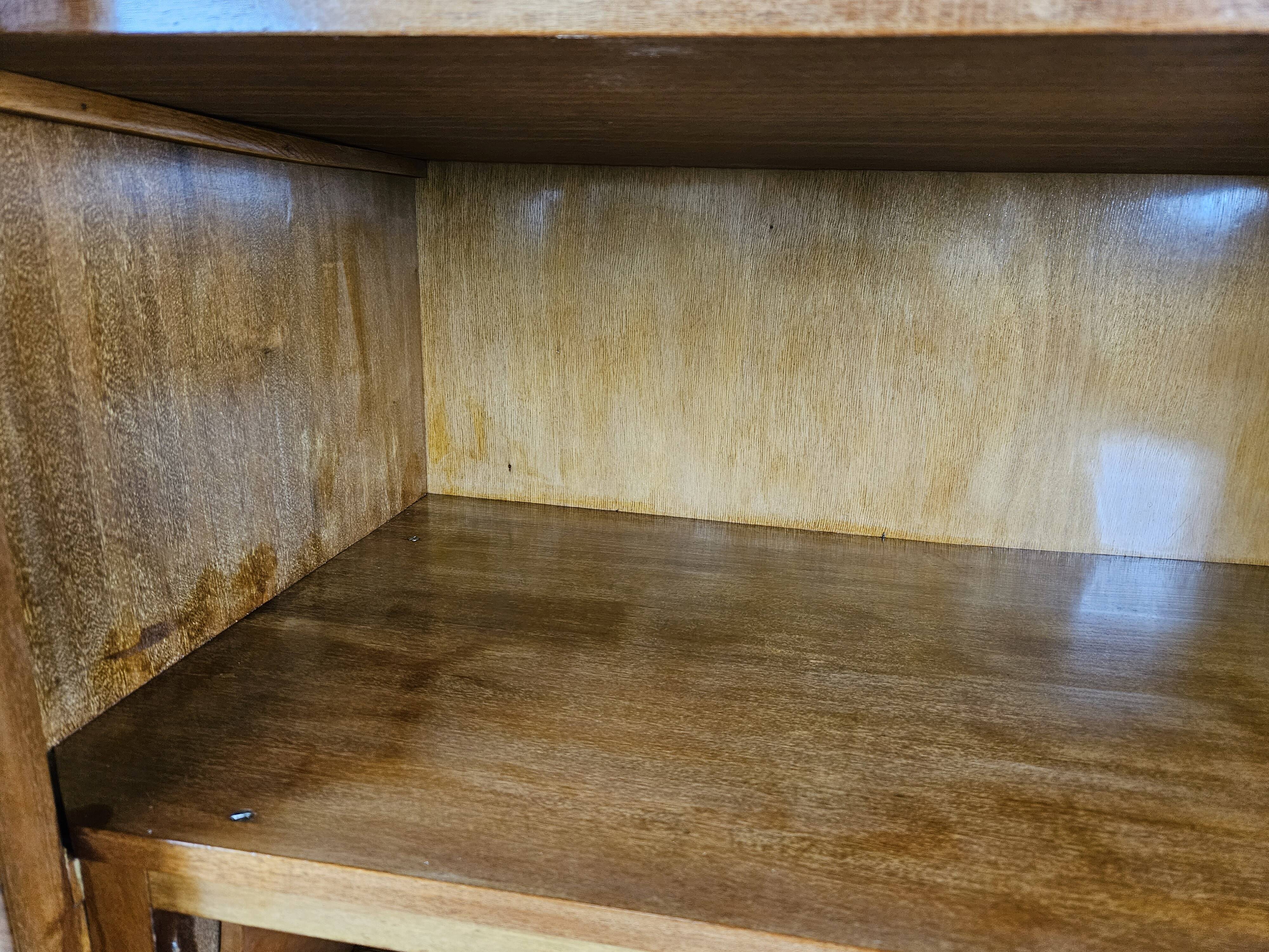 Art decò sideboard in thuja and walnut