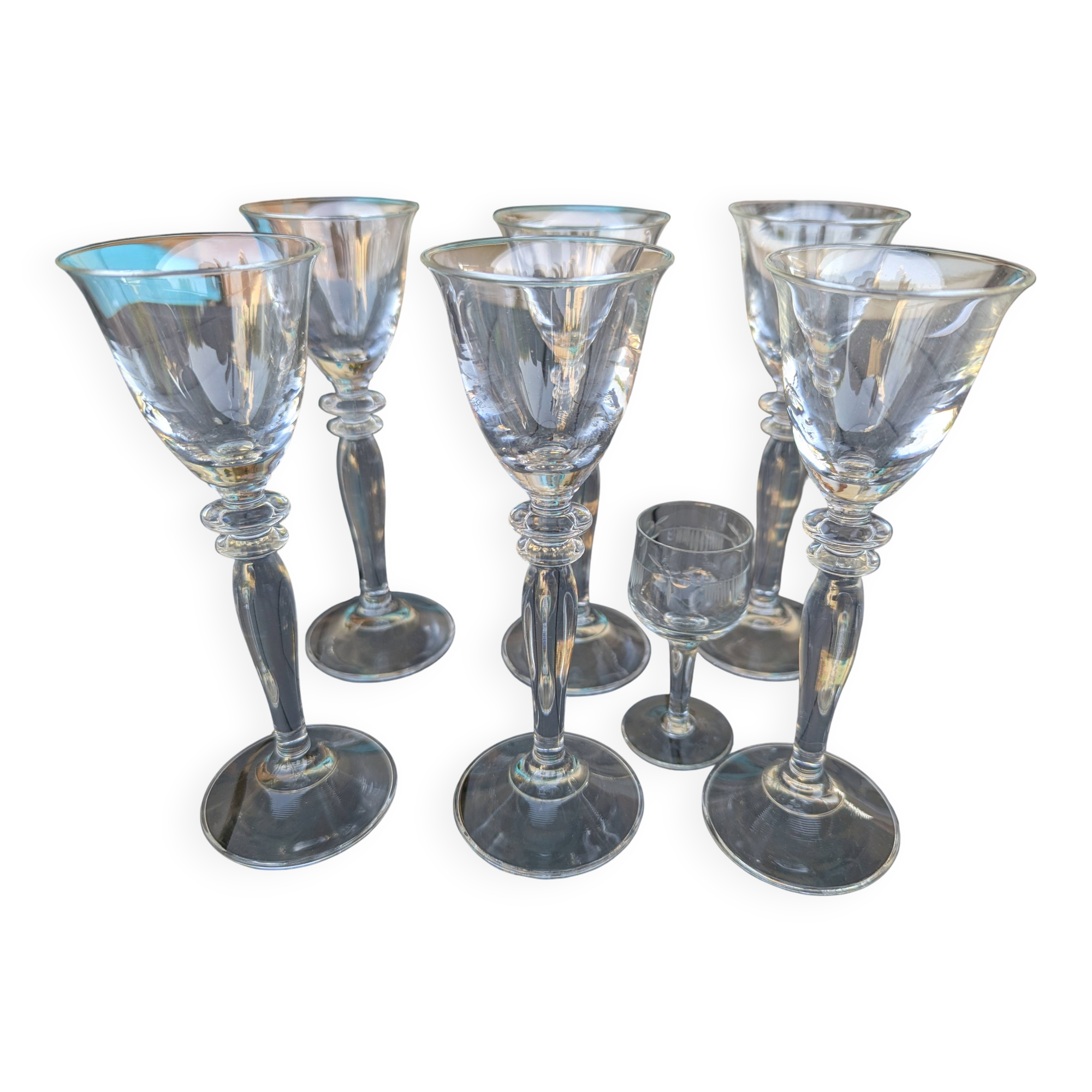 Footed liqueur glasses