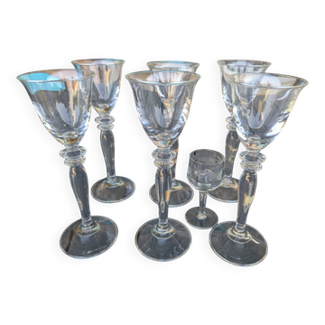 Footed liqueur glasses