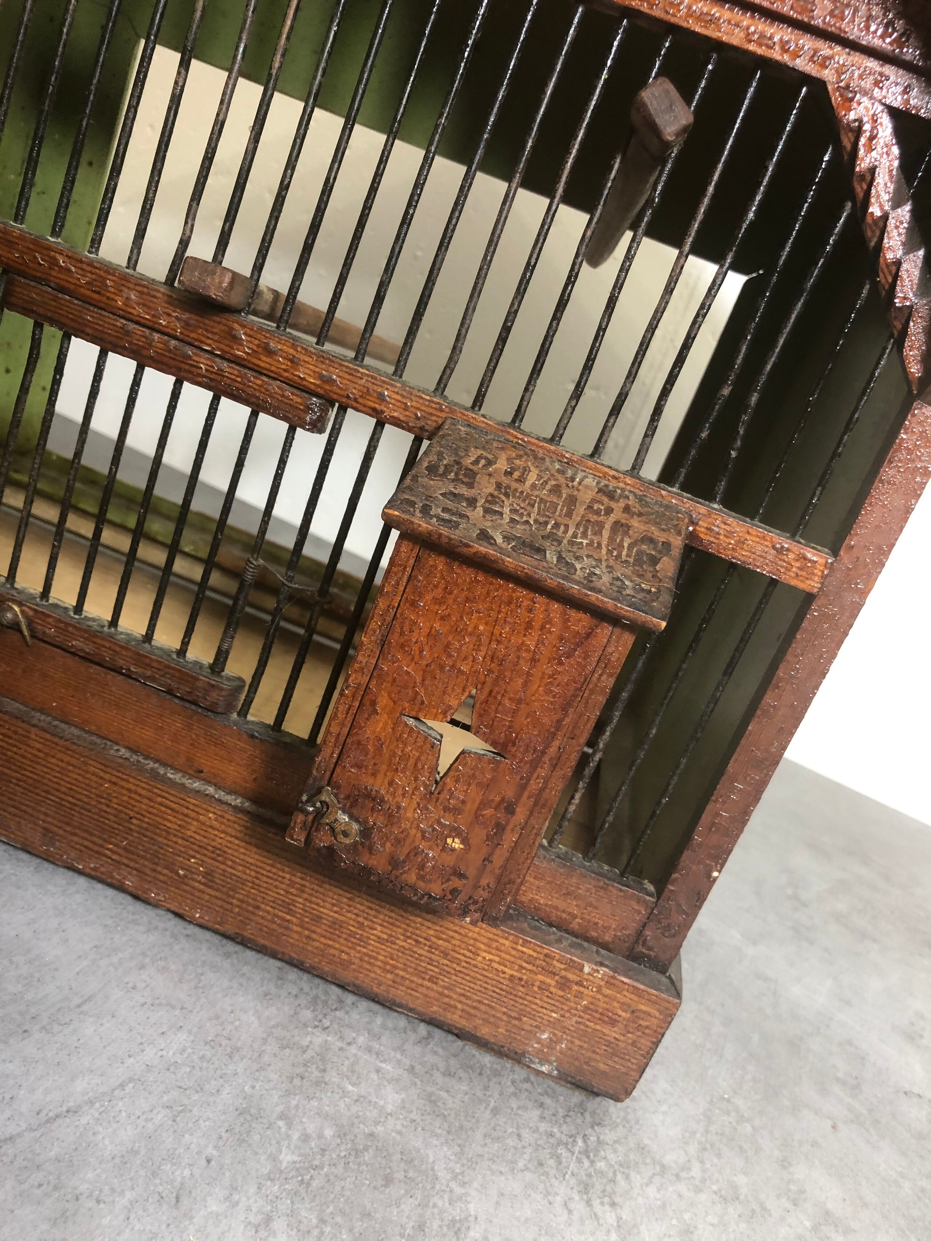 Birdcage type Swiss chalet