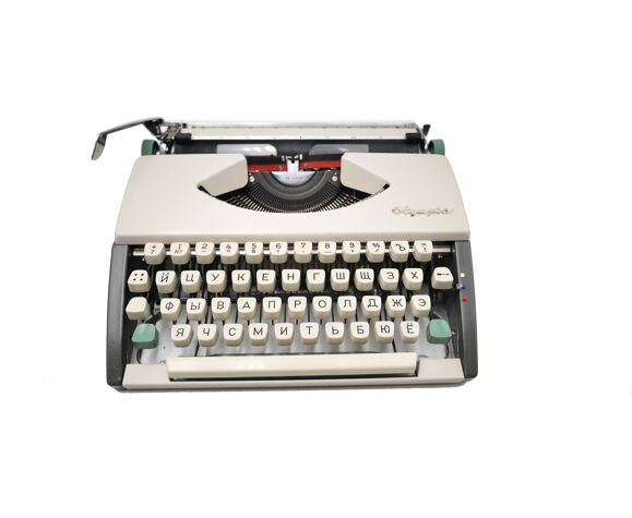 Machine à écrire Olympia De Luxe Cyrillique beige révisée ruban neuf