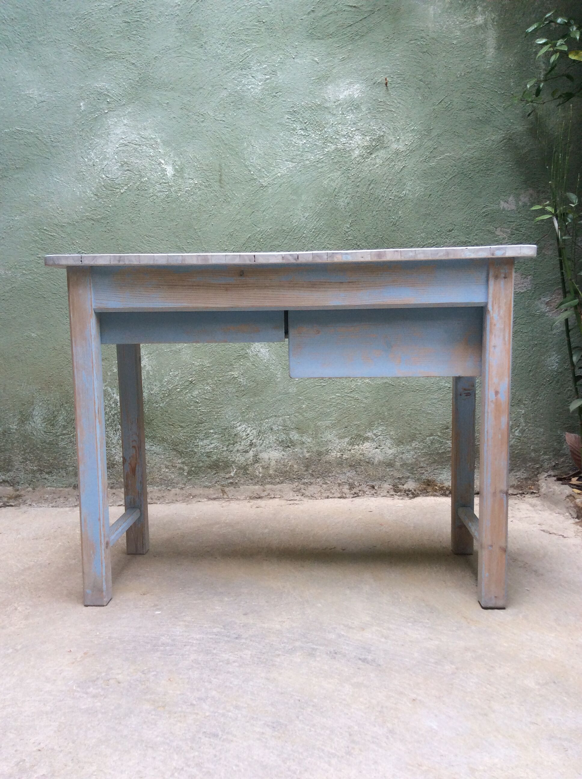 Small set-up with drawers