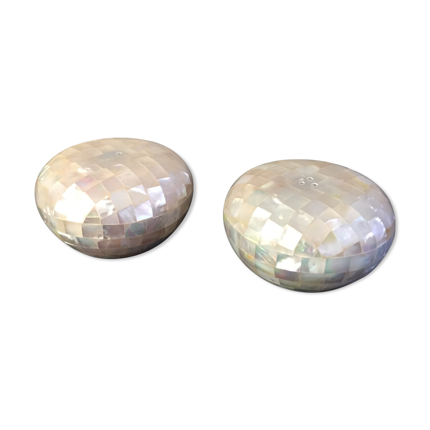 Salt and pepper in mother-of-pearl