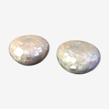 Salt and pepper in mother-of-pearl