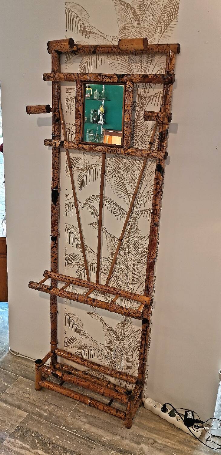 Bamboo wall-mounted locker