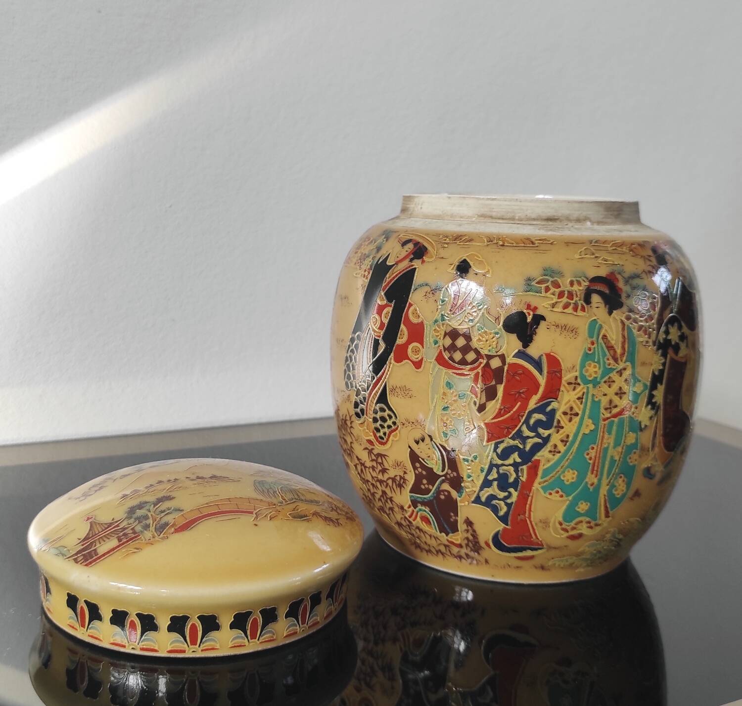 Ancien pot à gingembre style Satsuma • Décor Geishas & Dorures