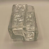 Vase en cristal épais Daum. Décor sculpté forme moderniste. 1960 - 70