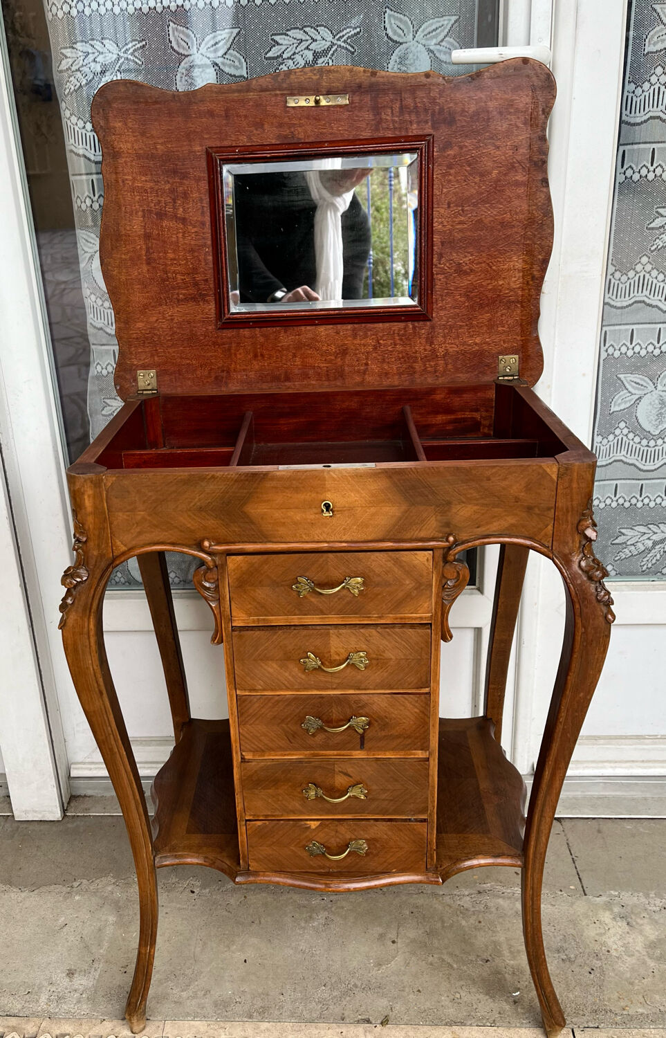 Dressing table in wood marquetry