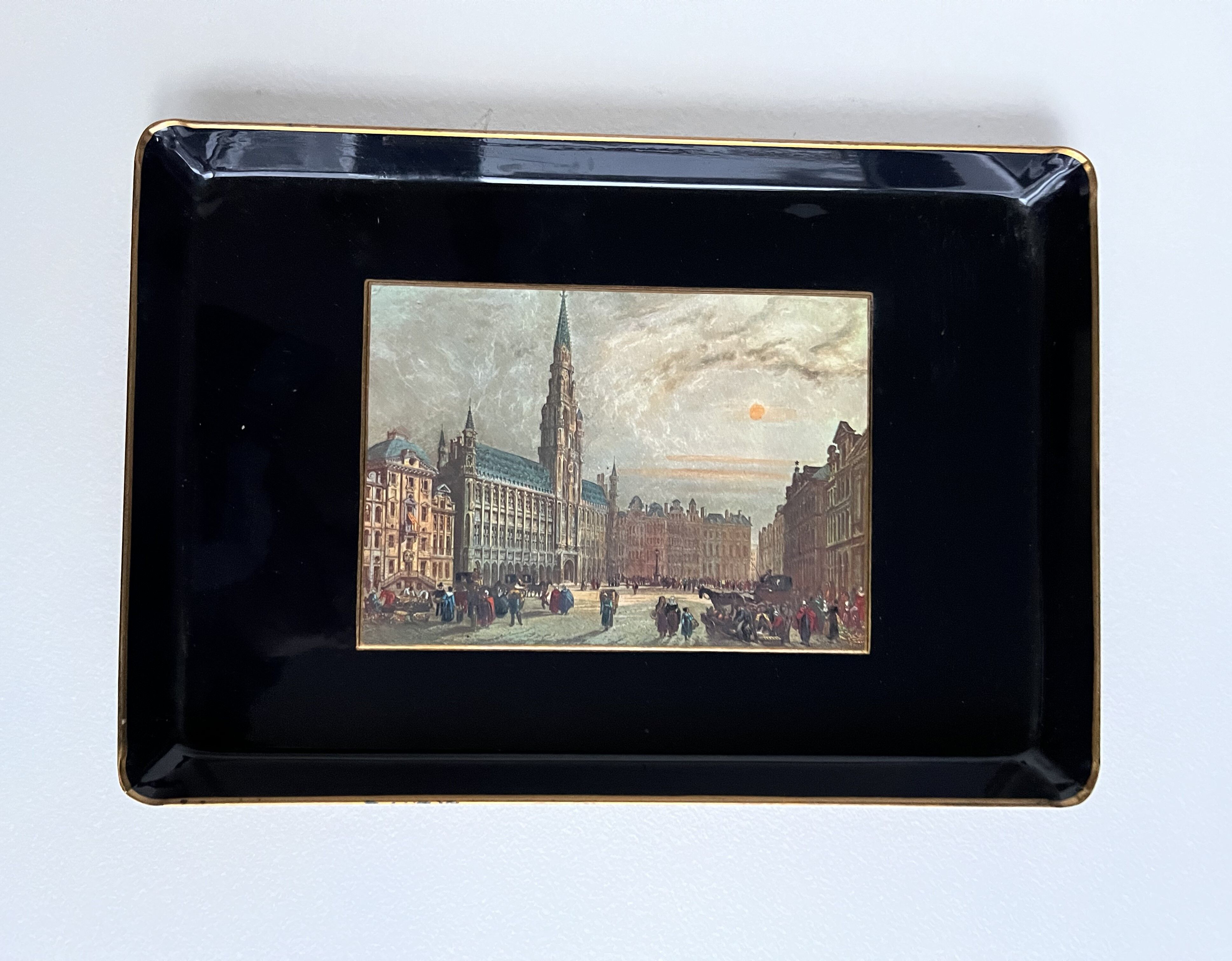 Lacquered sheet metal top