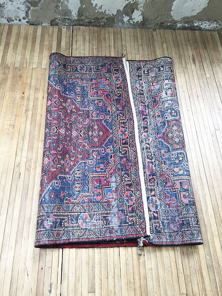 Hand-knoked Persian rug 165 x 113 cm
