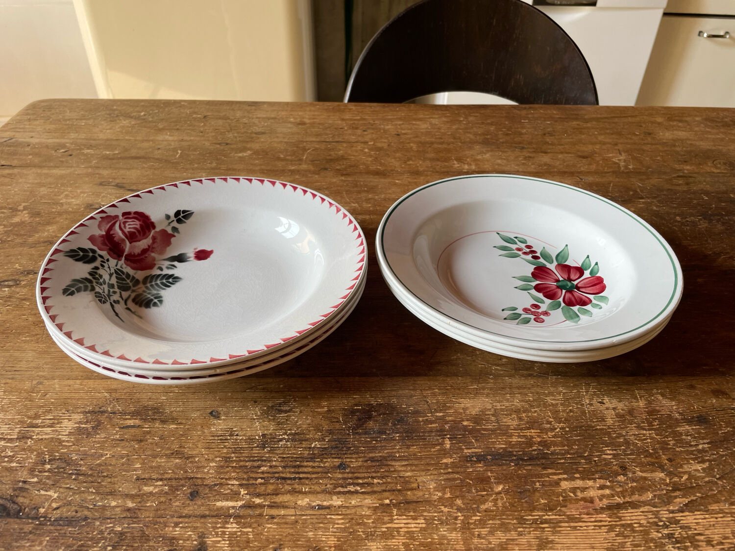 Mismatched plates l'Amandinoise