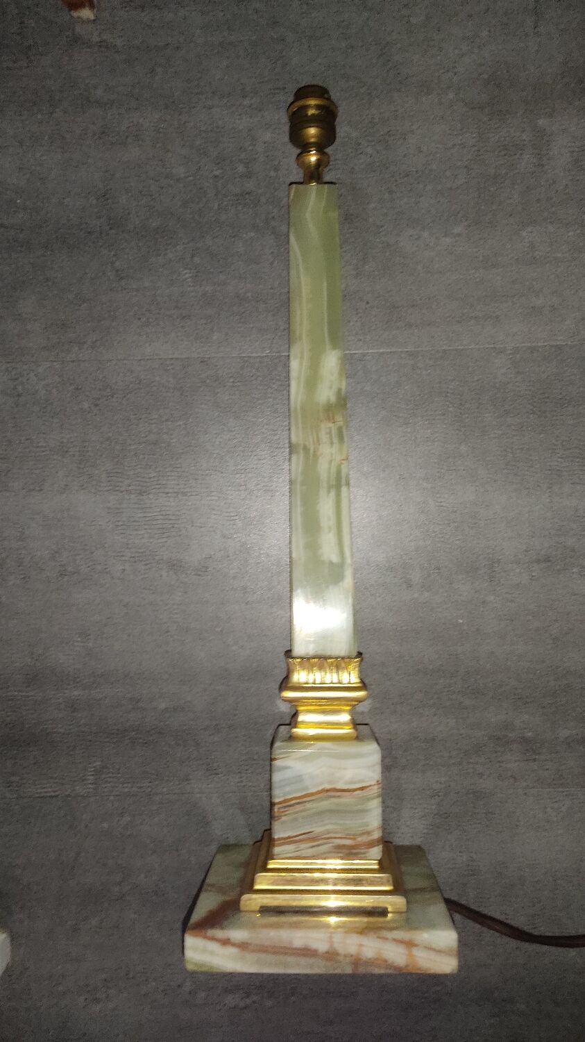 Neo-classical lamp base