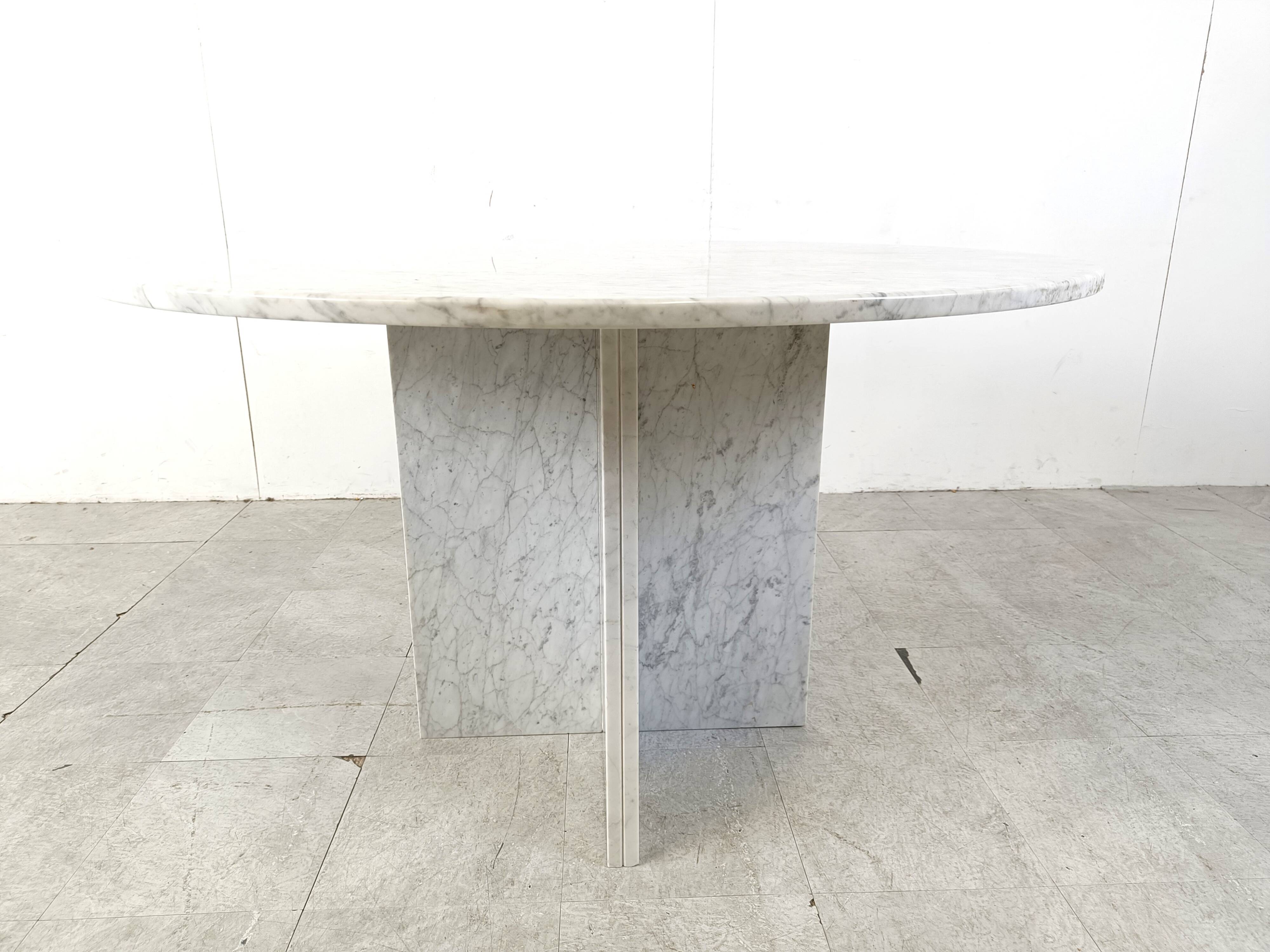 Vintage round White marble dining table 1970s