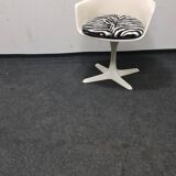 Vintage fiberglass swivel chair by Maurice Burke for Akana