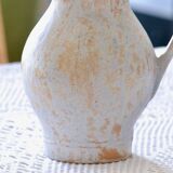 Carafe artisanale en grès moucheté