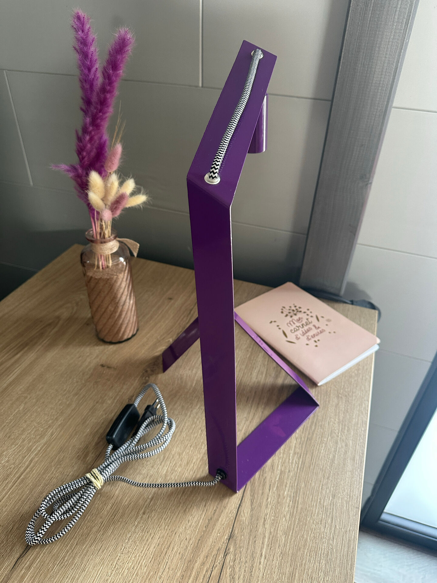 Agemob purple desk lamp in vintage Memphis style from the 80s and 90s.