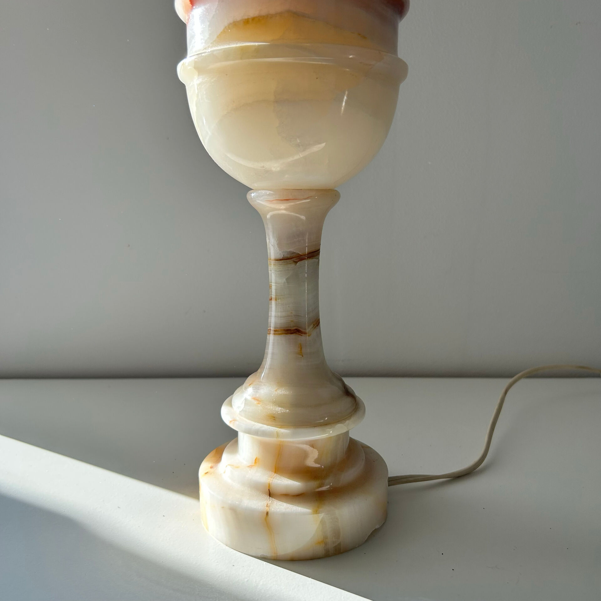 Grande lampe onyx et macramé 