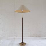 Lampadaire en cuir marron et laiton patiné du milieu du siècle par Falkenbergs Belysning, Suède, années 1960