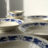 Set of 4 deep plates with blue flowers and their gravy boat