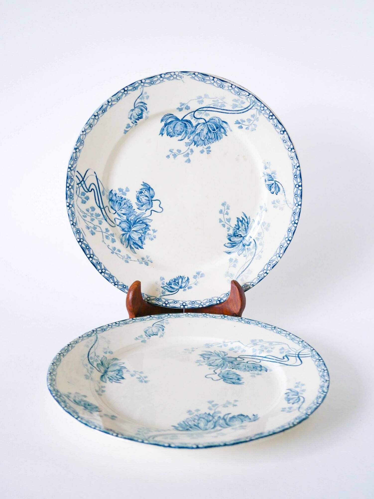 Pair of Sarreguemines ironstone dinner plates, Royat pattern, 19th century