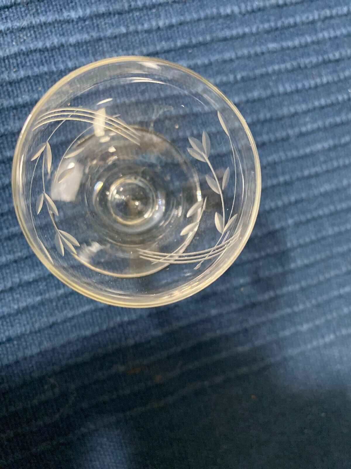 Set of 12 hand-sized crystal glasses with flower decoration
